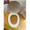 Image 2 : White Round Toilet Seat (New)