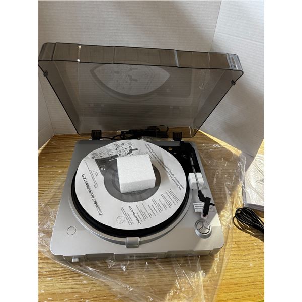 New USB Record Player (Never Been Used and Hooks Up to Computer)