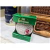 Image 3 : LOT OF TEA/VARIOUS MINI ALCOHOL IN BASKET.