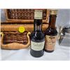 Image 4 : LOT OF TEA/VARIOUS MINI ALCOHOL IN BASKET.