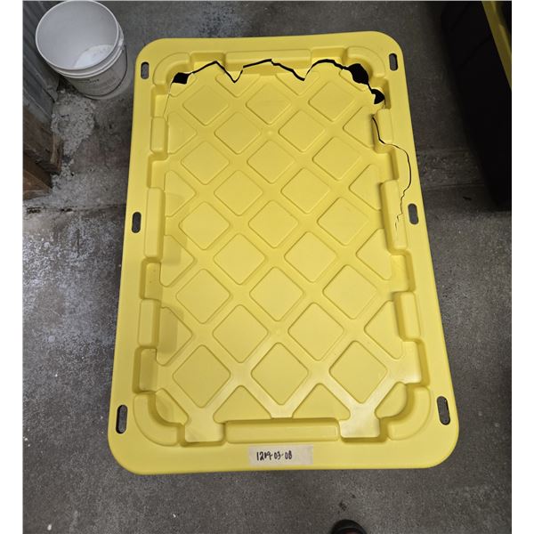 STRONG BOX WITH LID 27 GALLONS/ LID CRACKED