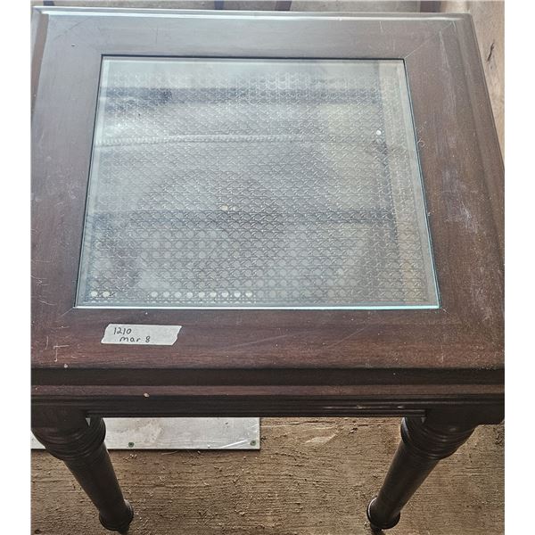 2 side table with glass top 24 1/2"x 24 1/2"