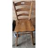 Image 3 : 2 wooden chairs