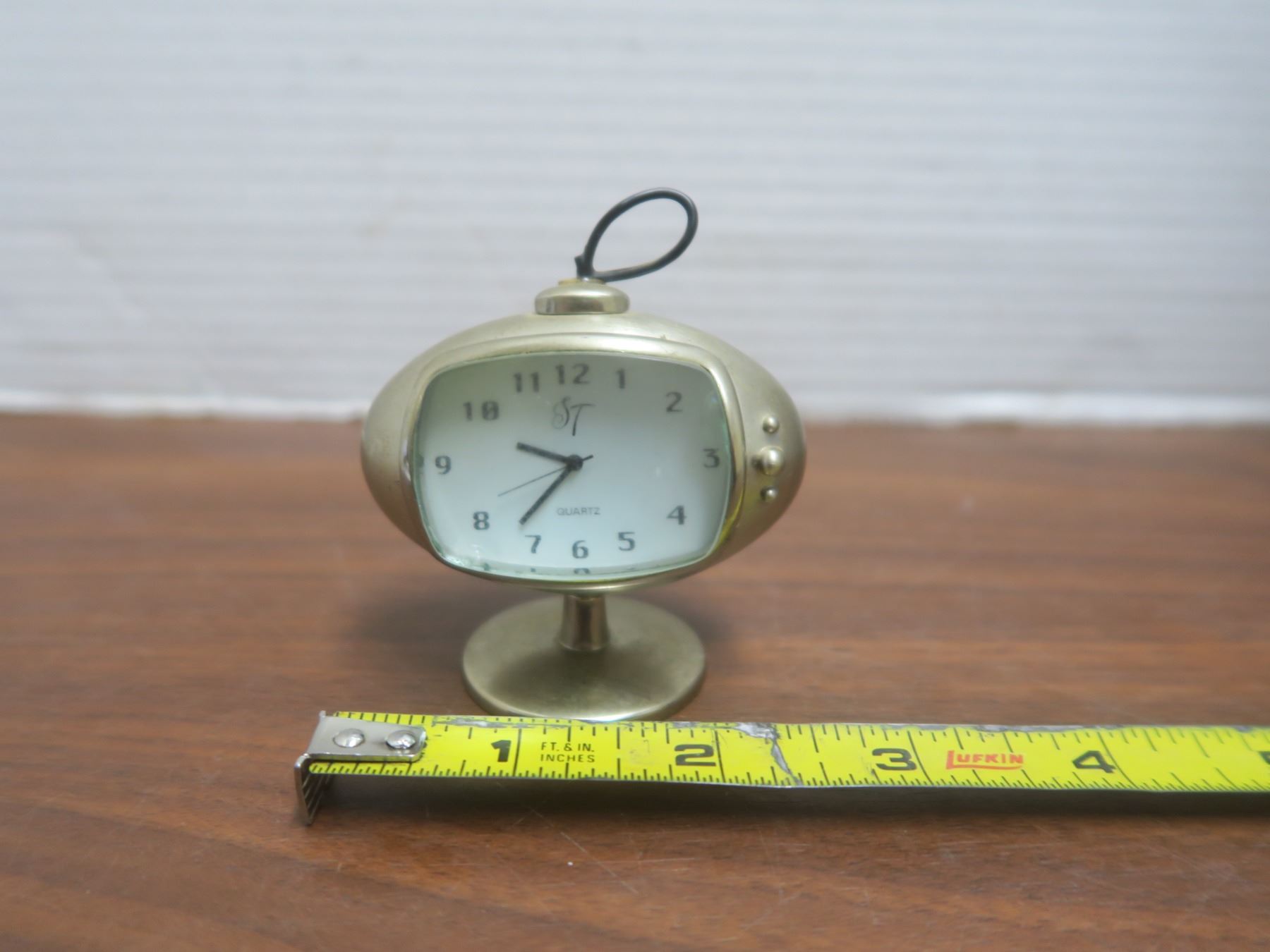 vintage quartz mini accent TV clock