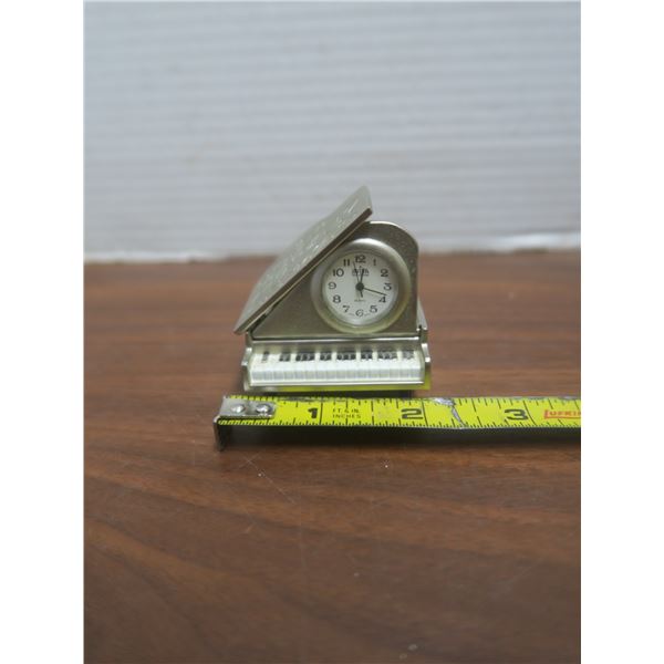 elgin mini grand piano clock