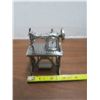 Image 2 : miniature old fashioned sewing machine clock