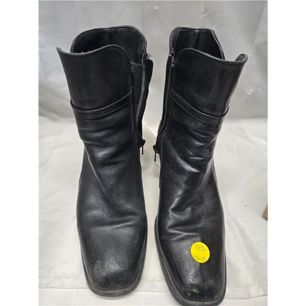 COLLEGE LEATHER DRESS BOOTS, SIZE 8.  MADE IN CANADA 2" HEEL.