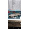 Image 1 : 1/25 scale 1956 Ford Thunderbird model kit