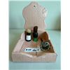 Image 2 : *OFFSITE* Vintage wooden box, 2 shaving brushes and glass knob