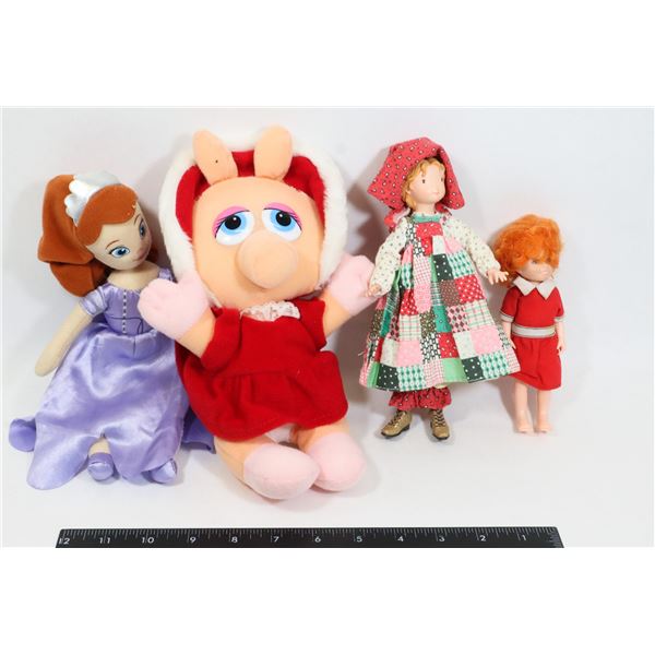 BAG OF COLLECTOR DOLLS/ STUFFIES INCLUDING MISS