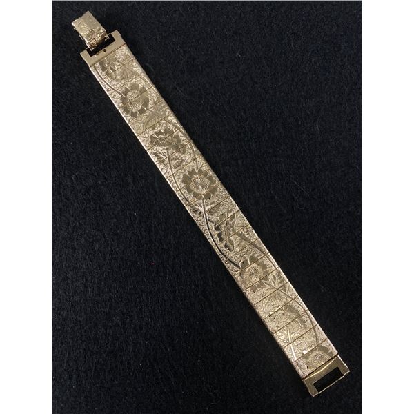 Gorgeous Signed Sarah Cov Mesh Bracelet w/Goldtone Etched Floral Mural