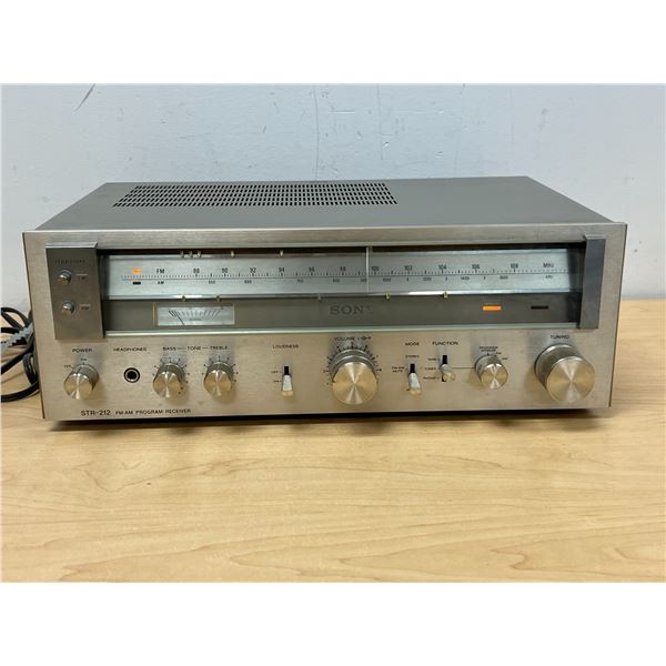 Sony FM/AM Receiver STR-212 (see all photos, not tested)
