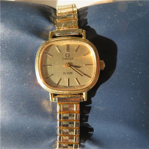 Vintage OMEGA De Ville wind up ladies watch.  In very good working condition