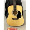 Image 2 : Jay Turser JJ45-N Guitar / Soft case / Books - 41 x 15.5" - see all photos