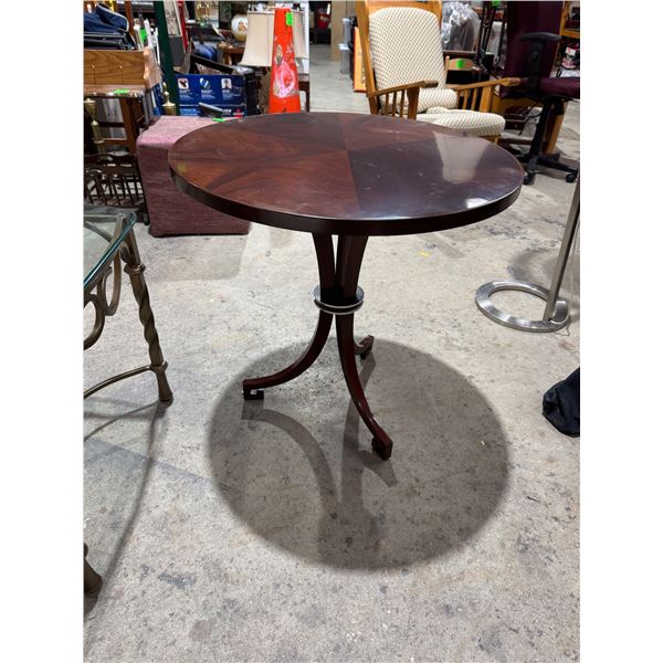 Accent table