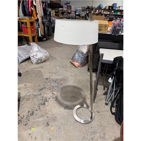 Floor lamp
