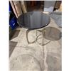 Image 1 : Side table