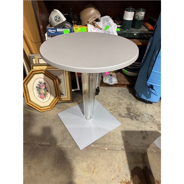 Accent table