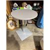 Image 1 : Accent table