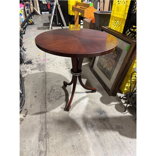 Pedestal table 28" round