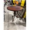 Image 1 : Pedestal table 28" round