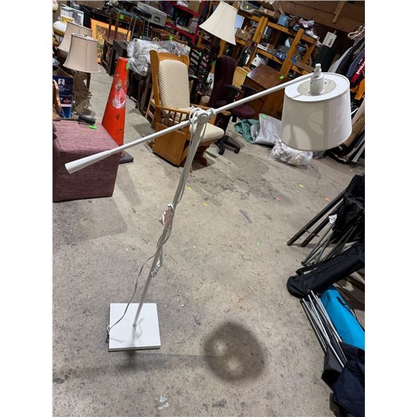 Floor lamp
