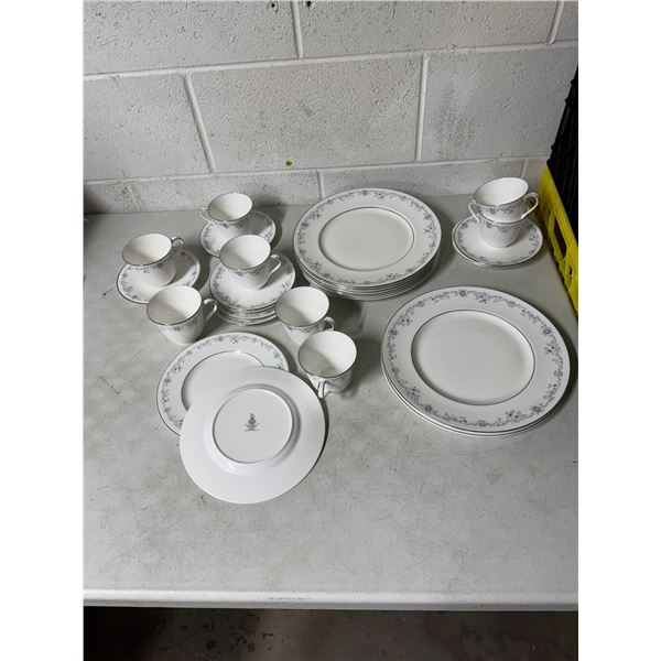 Royal Dalton dishes, Angelique