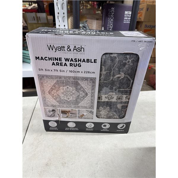 Machine washable area rug new 5'3" by 7'5"