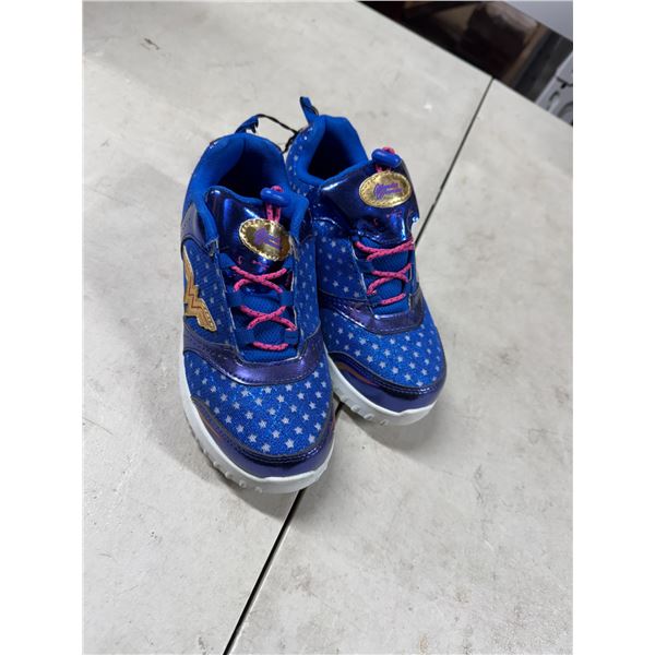 New wonder women's shoes children's size 2