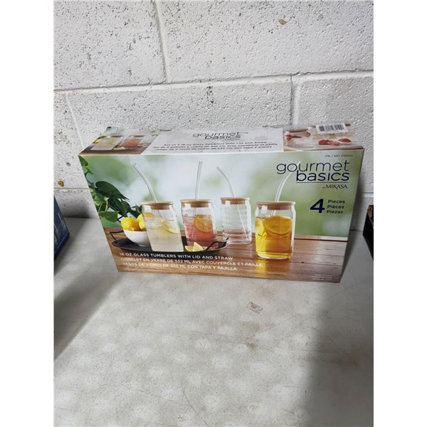 18 ounce glass tumblers with lids and straws