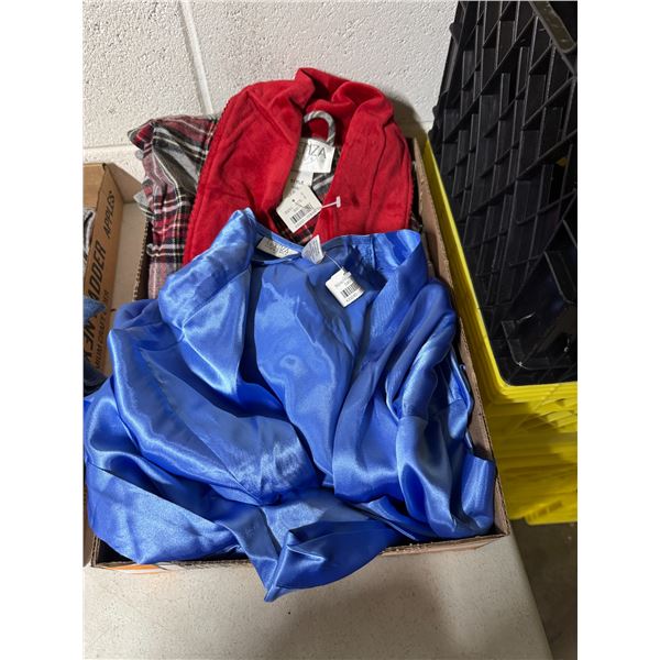 Robes size  small