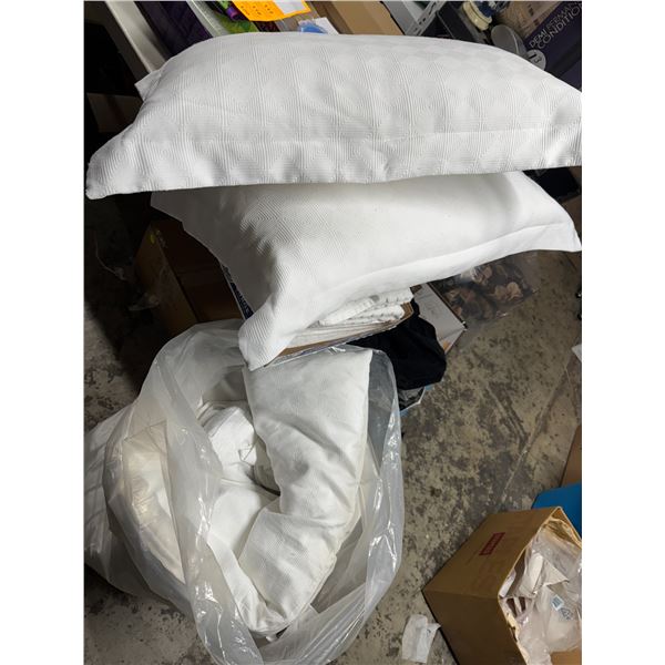 Queen comforter and two pillows