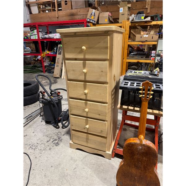 Dresser missing bottom knob