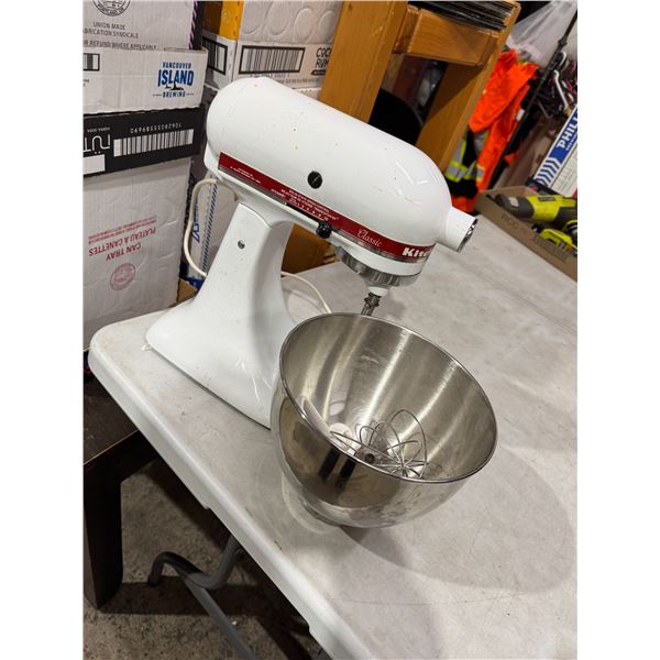 Kitchenaid mixer with attacments