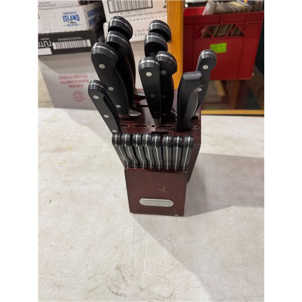 Faberware knives in block
