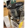Image 1 : Pet pet feeder