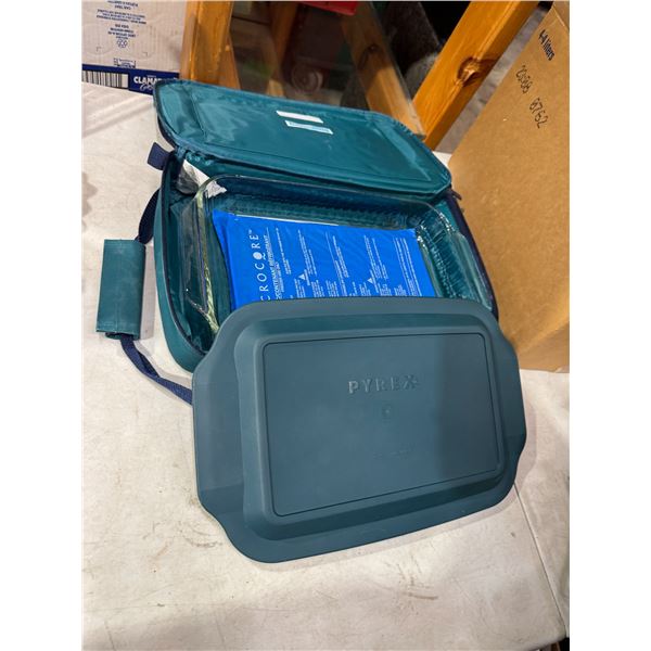 Pyrex baking dishes in Carry case