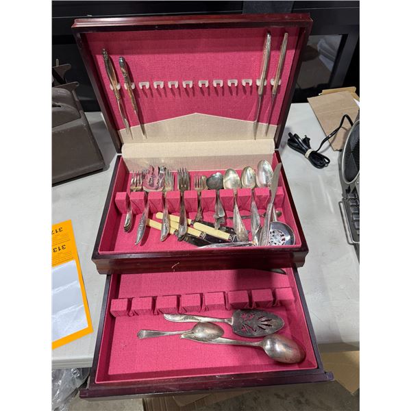 Cutlery in case