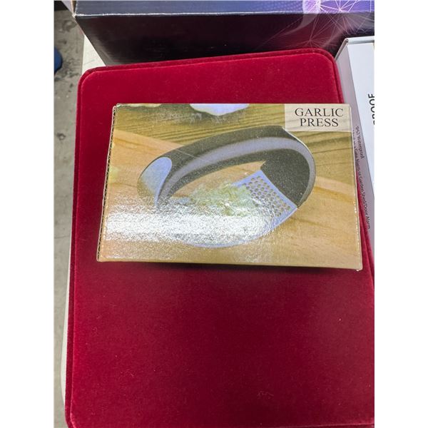 Garlic press