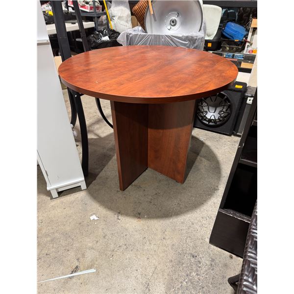 Pedestal table 3 feet round