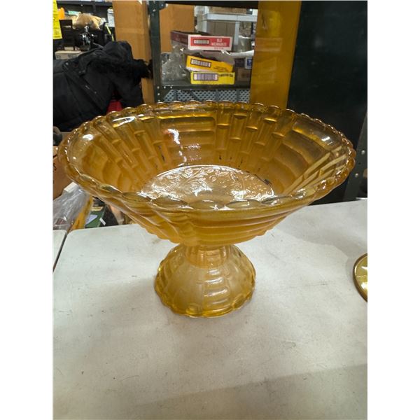 Pedestal glass dish