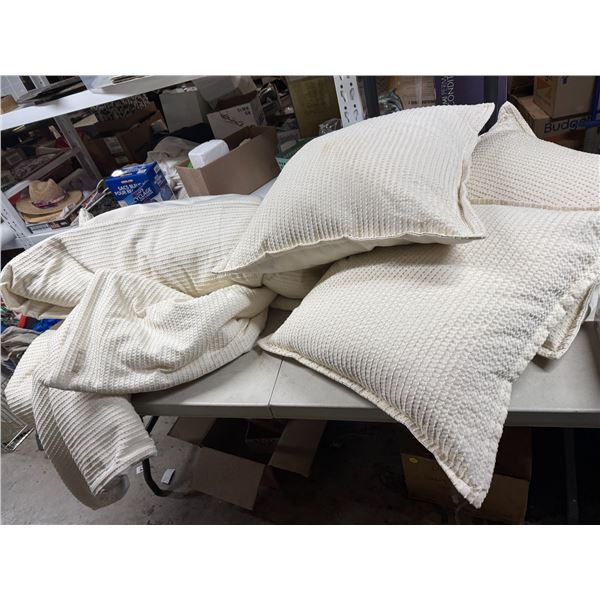 Eastern accent, Queen comforter and throw pillows
