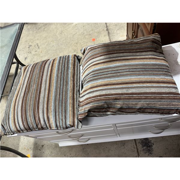 Throw cushions