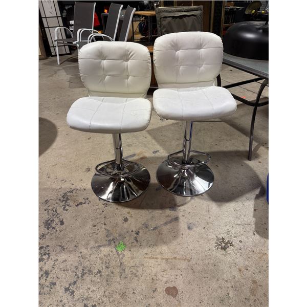 Height  adjusting swivel stools