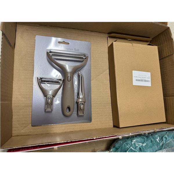 New three-piece peeler set