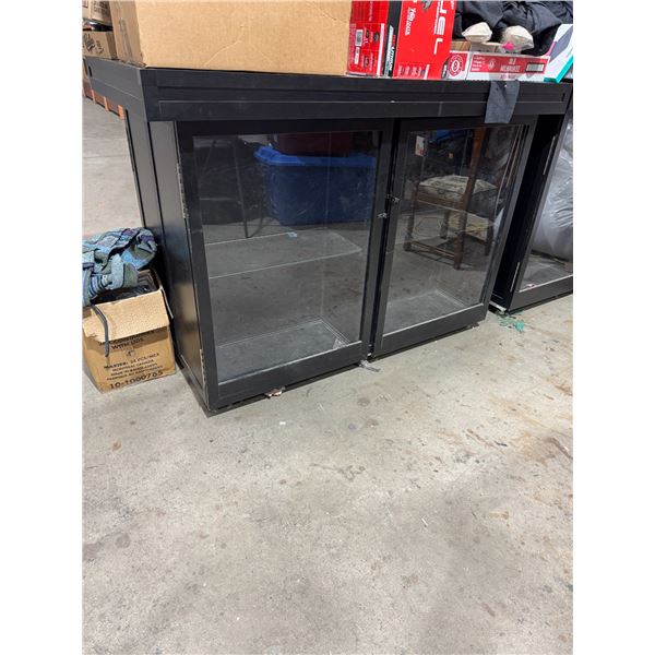 Double sided display cabinet
