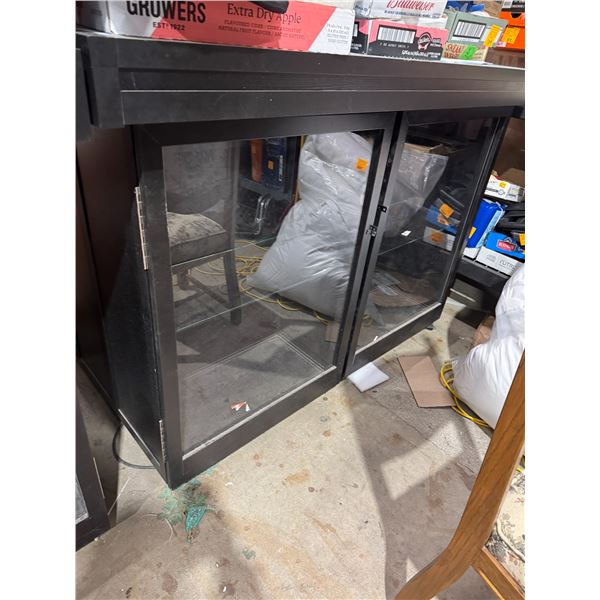 Double sided display cabinet