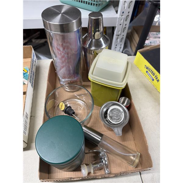 kitchenware with tupperware Piccadilly