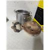 Image 1 : Pots soup train and panda decor