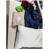 Image 1 : Bamboo pillow table runner, and Cambridge duffel bag